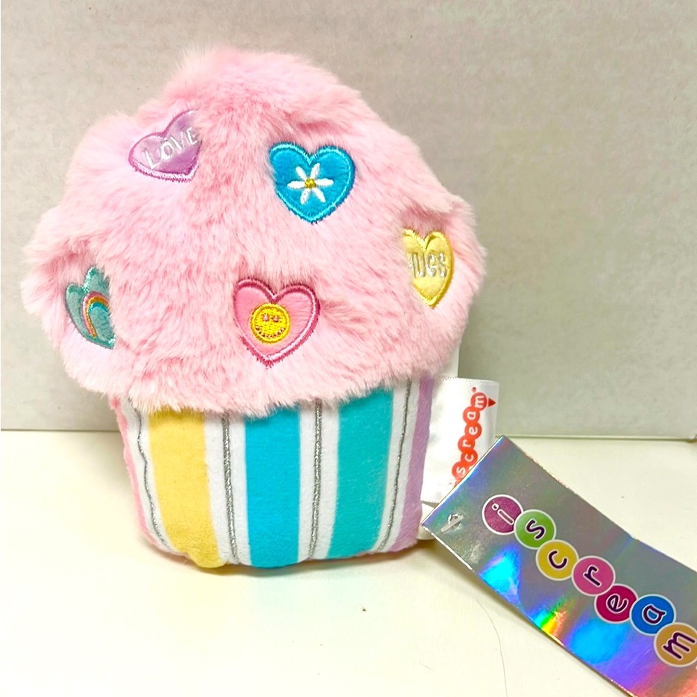 Iscream brand Candy Hearts Cupcake 5”x5”